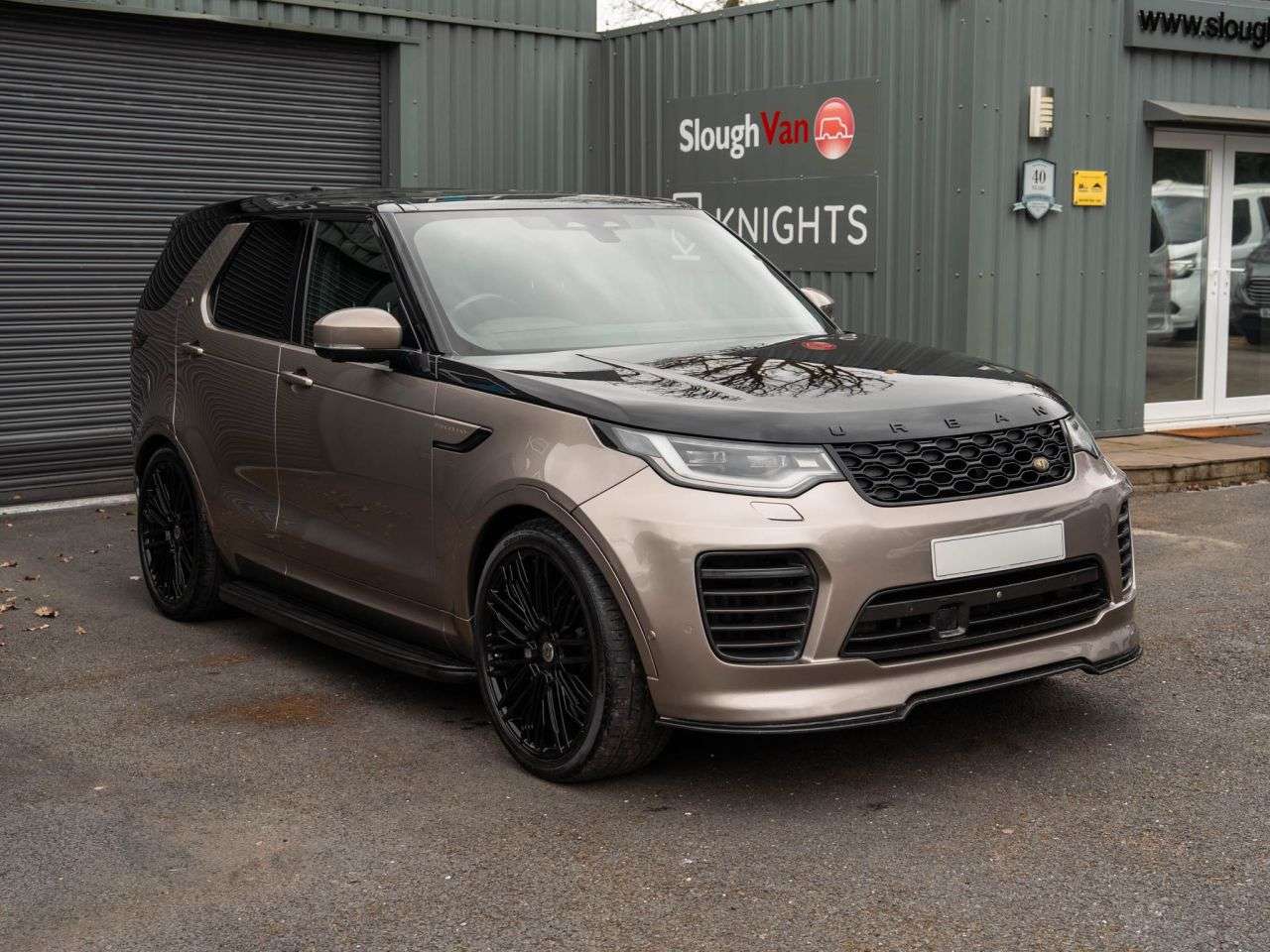 A 2021 LAND ROVER DISCOVERY 3.0 D300 MHEV URBAN SE SUV 5dr Diesel Auto 4WD Euro 6 (s/s) (300 ps) BLUETO A 2021 LAND ROVER DISCOVERY 3.0 D300 MHEV URBAN SE SUV 5dr Diesel Auto 4WD Euro 6 (s/s) (300 ps) BLUETO