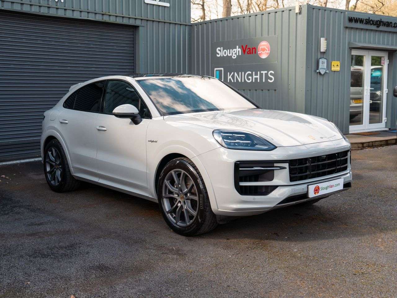 A 2023 PORSCHE CAYENNE 3.0 V6 E-Hybrid 25.9kWh Coupe 5dr Petrol Plug-in Hybrid TiptronicS 4WD Euro A 2023 PORSCHE CAYENNE 3.0 V6 E-Hybrid 25.9kWh Coupe 5dr Petrol Plug-in Hybrid TiptronicS 4WD Euro