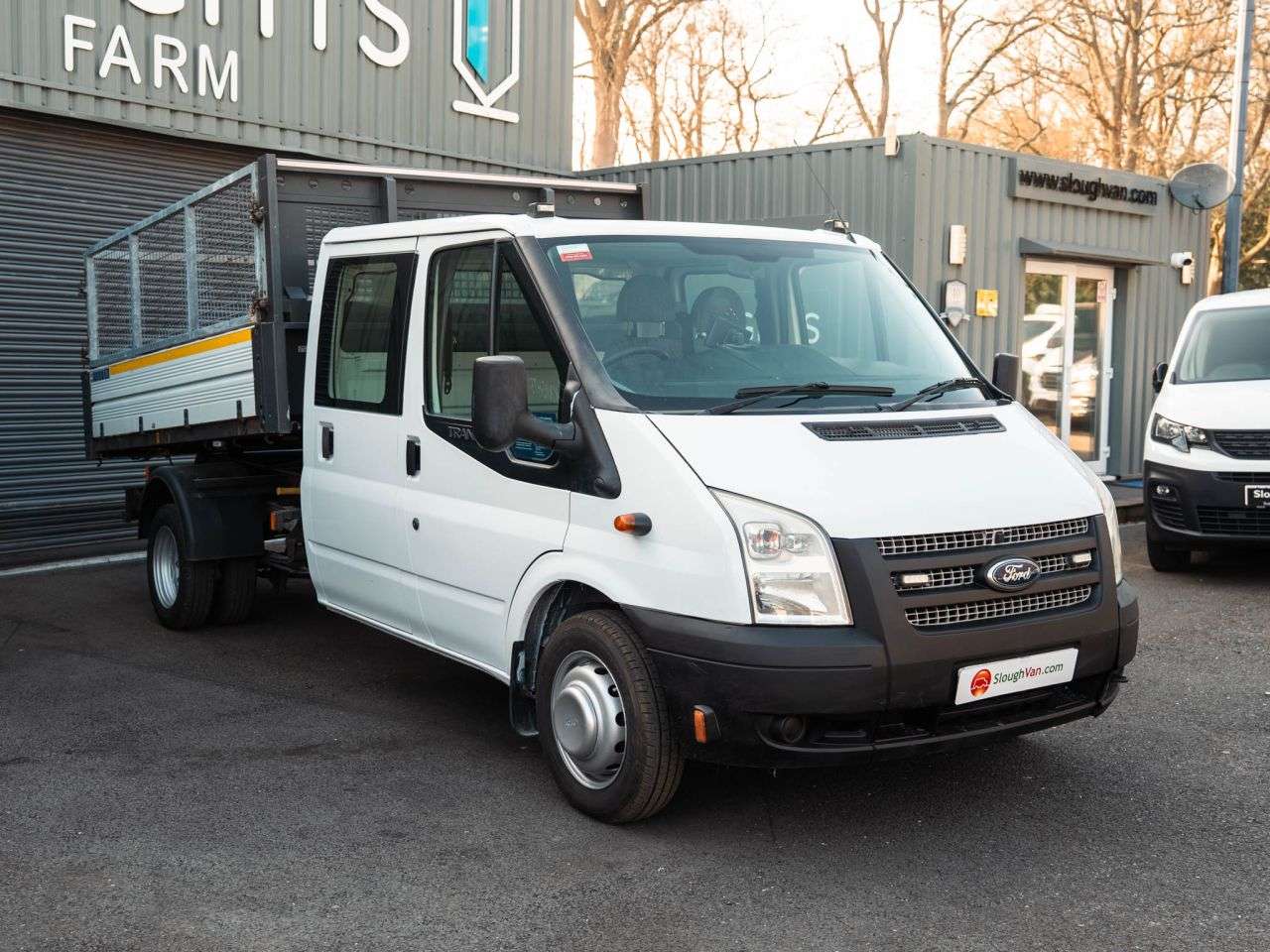 A 2014 FORD TRANSIT 2.2 TDCi 350 Chassis Cab 4dr Diesel Manual RWD L4 (DRW) (123 bhp) CAGED TIP A 2014 FORD TRANSIT 2.2 TDCi 350 Chassis Cab 4dr Diesel Manual RWD L4 (DRW) (123 bhp) CAGED TIP
