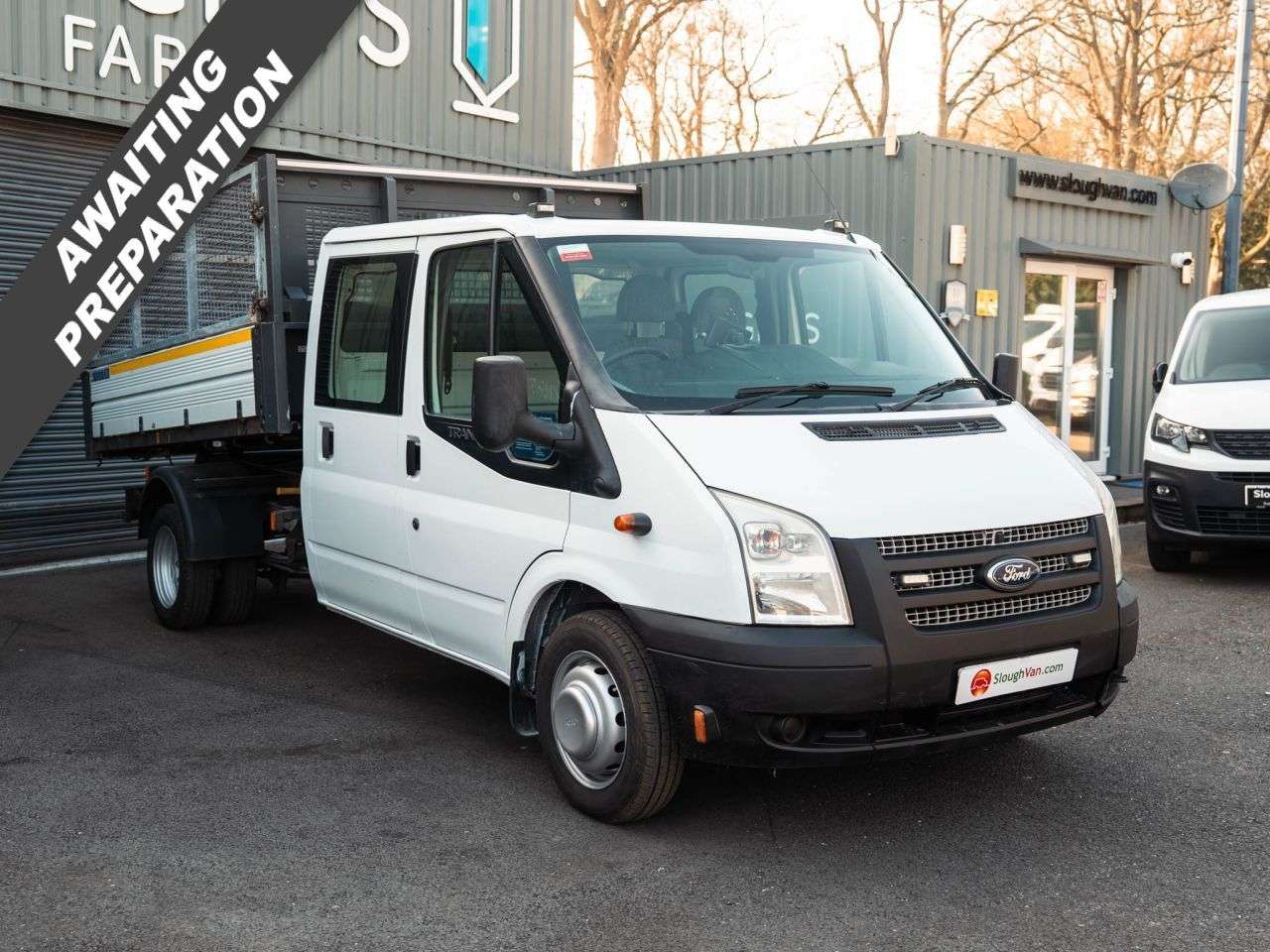A 2014 FORD TRANSIT 2.2 TDCi 350 Chassis Cab 4dr Diesel Manual RWD L4 (DRW) (123 bhp) CAGED TIP A 2014 FORD TRANSIT 2.2 TDCi 350 Chassis Cab 4dr Diesel Manual RWD L4 (DRW) (123 bhp) CAGED TIP