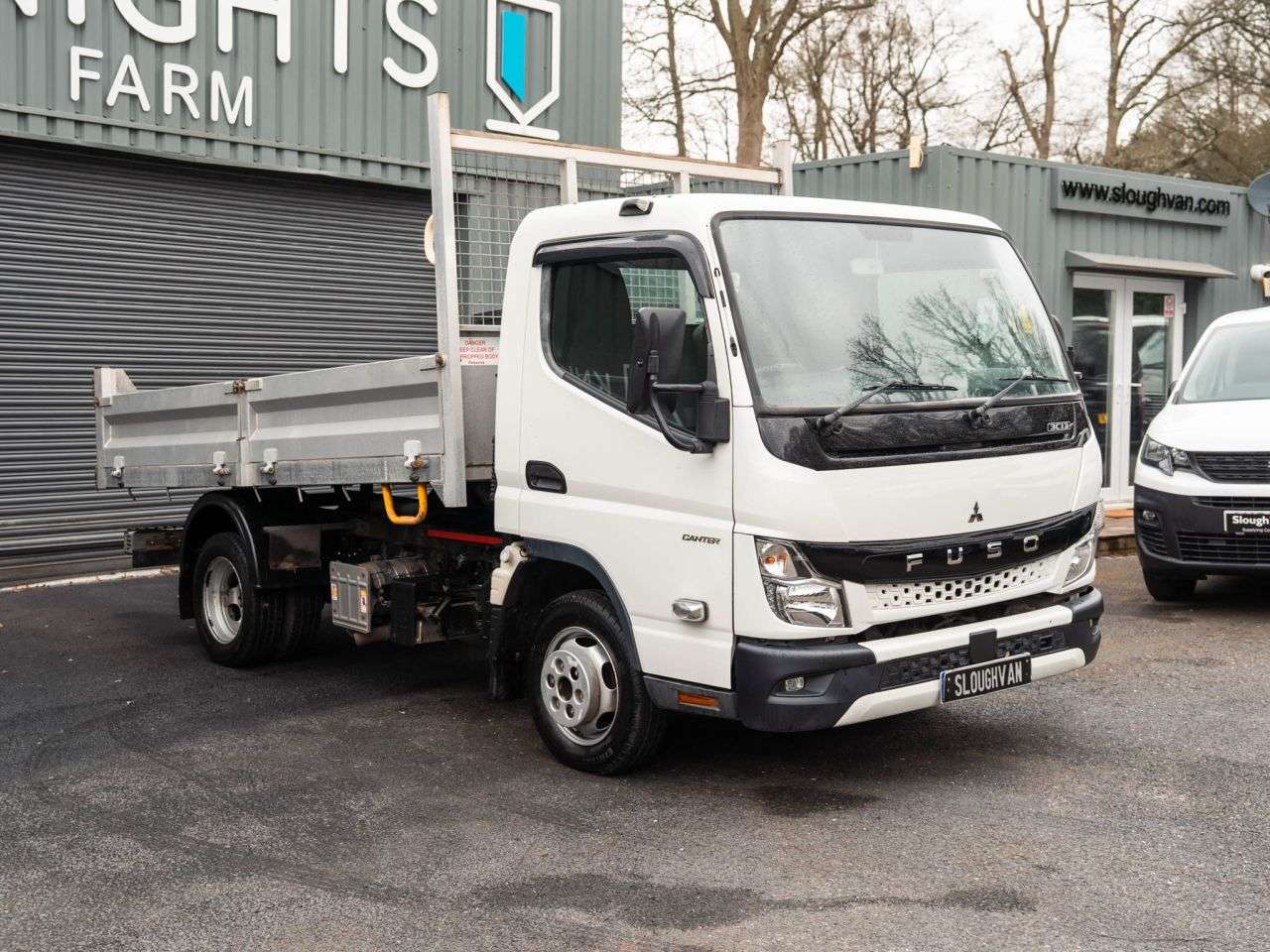 A 2022 MITSUBISHI CANTER 3.0D 3C13 2800 Chassis Cab 2dr Diesel Manual MWB Euro 6 (s/s) (130 ps) TWIN A 2022 MITSUBISHI CANTER 3.0D 3C13 2800 Chassis Cab 2dr Diesel Manual MWB Euro 6 (s/s) (130 ps) TWIN
