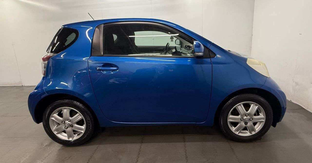 2011 TOYOTA IQ 2011 TOYOTA IQ