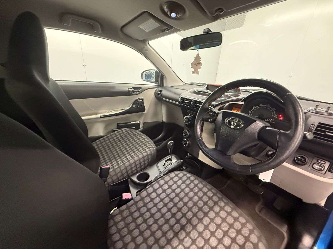 2011 TOYOTA IQ 2011 TOYOTA IQ