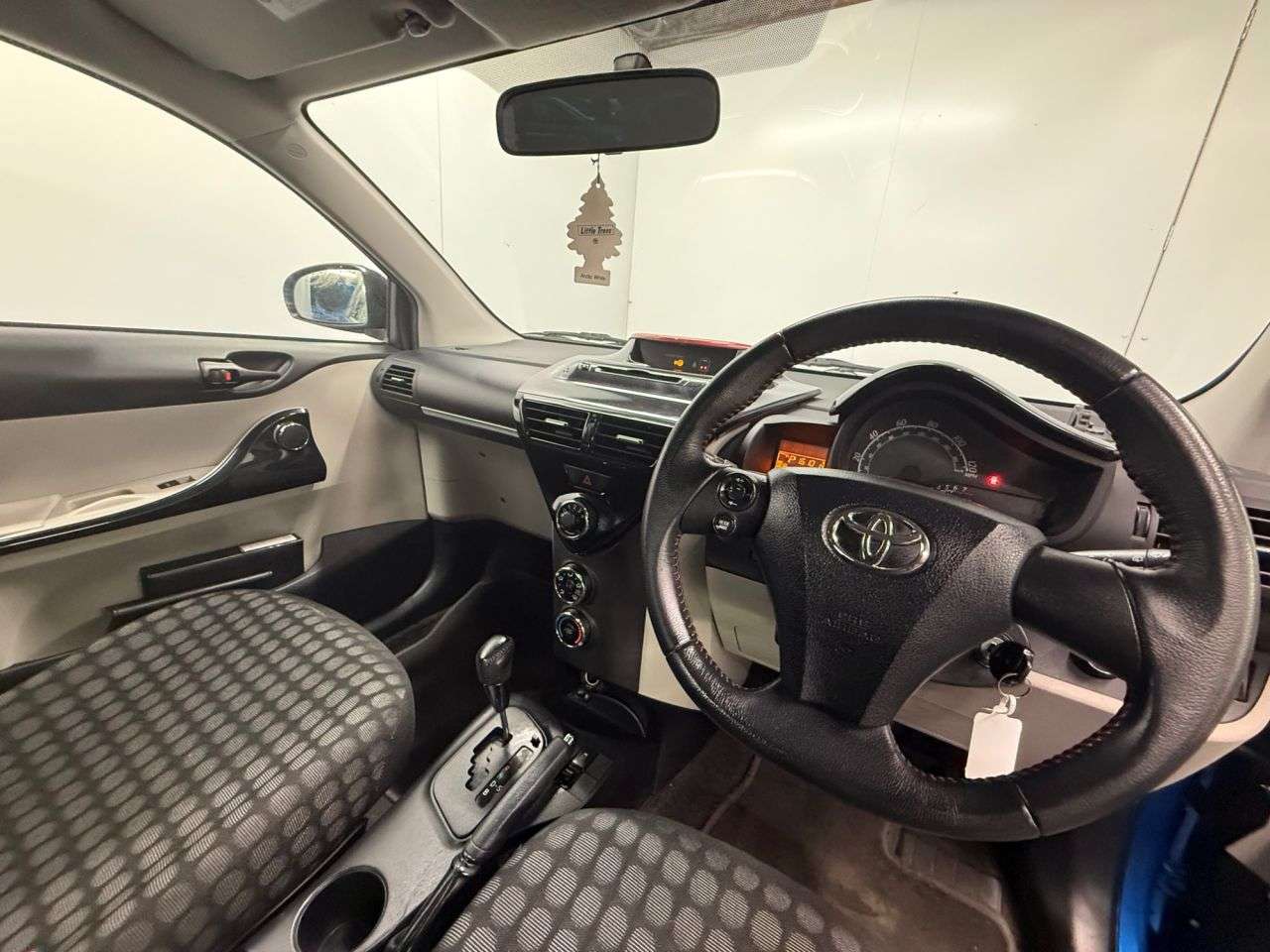 2011 TOYOTA IQ 2011 TOYOTA IQ