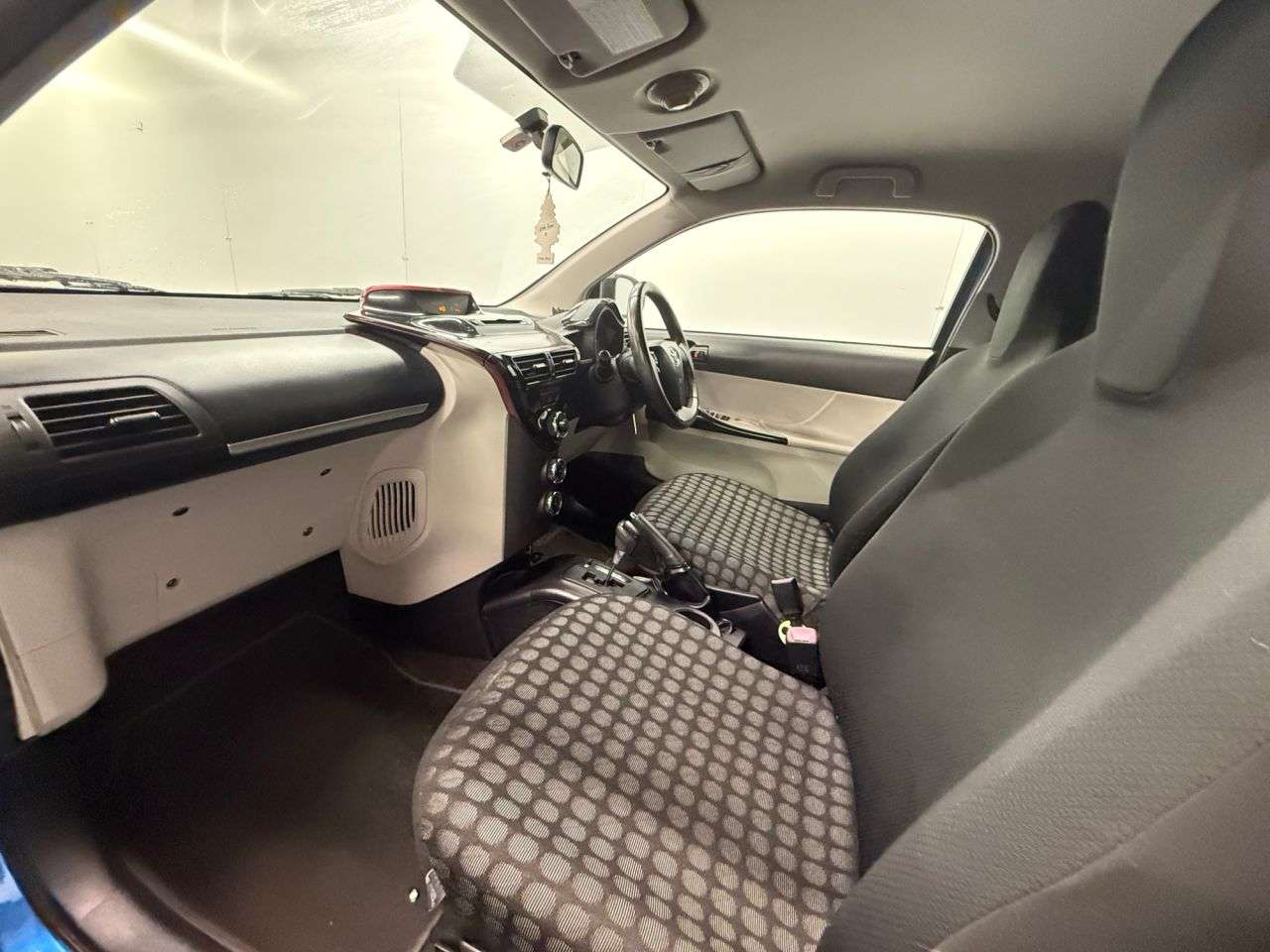 2011 TOYOTA IQ 2011 TOYOTA IQ