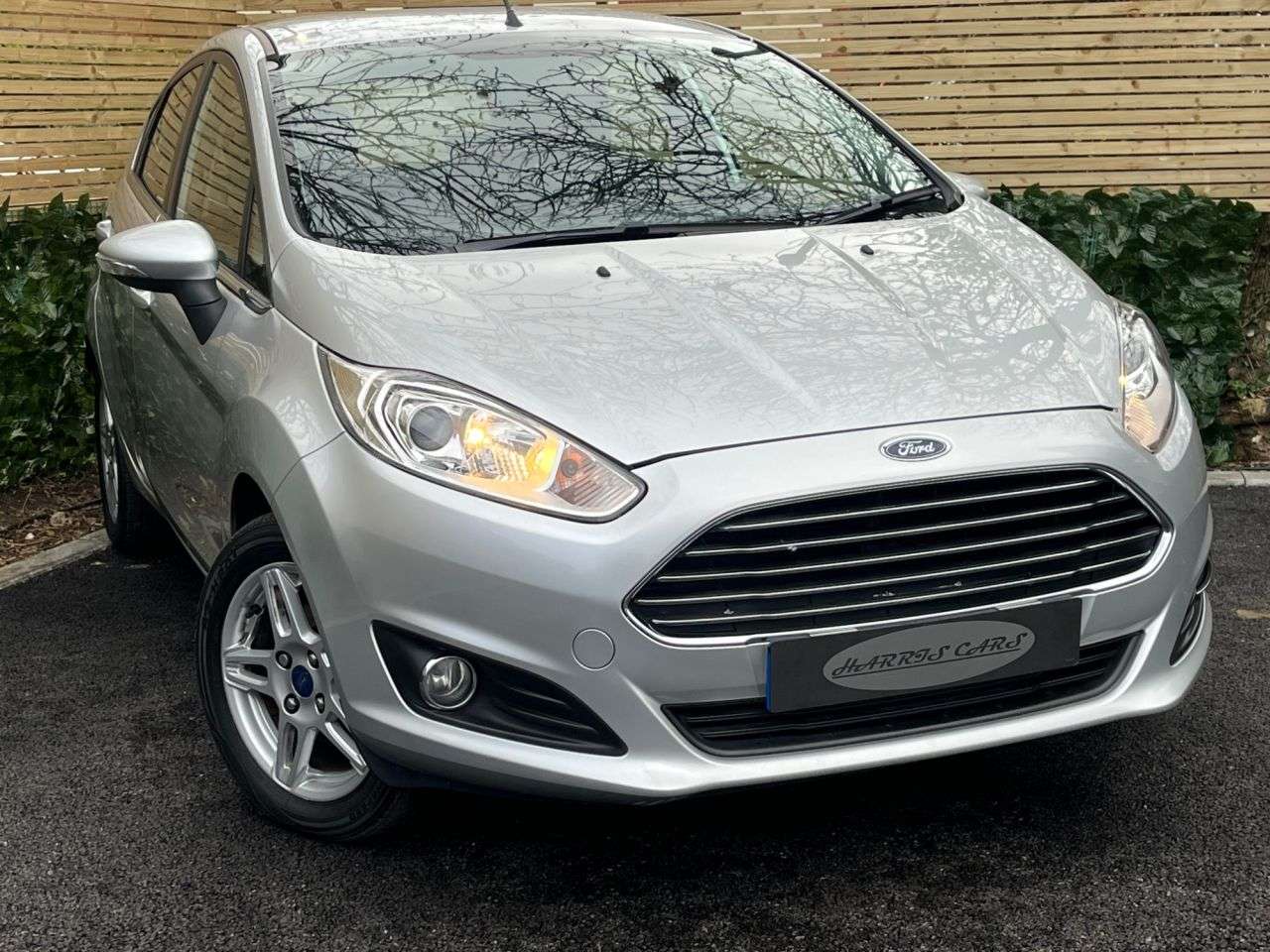 A 2013 FORD FIESTA 1.6 Zetec Hatchback 5dr Petrol Powershift Euro 5 (105 ps) 12 MONTHS AA, FRE A 2013 FORD FIESTA 1.6 Zetec Hatchback 5dr Petrol Powershift Euro 5 (105 ps) 12 MONTHS AA, FRE