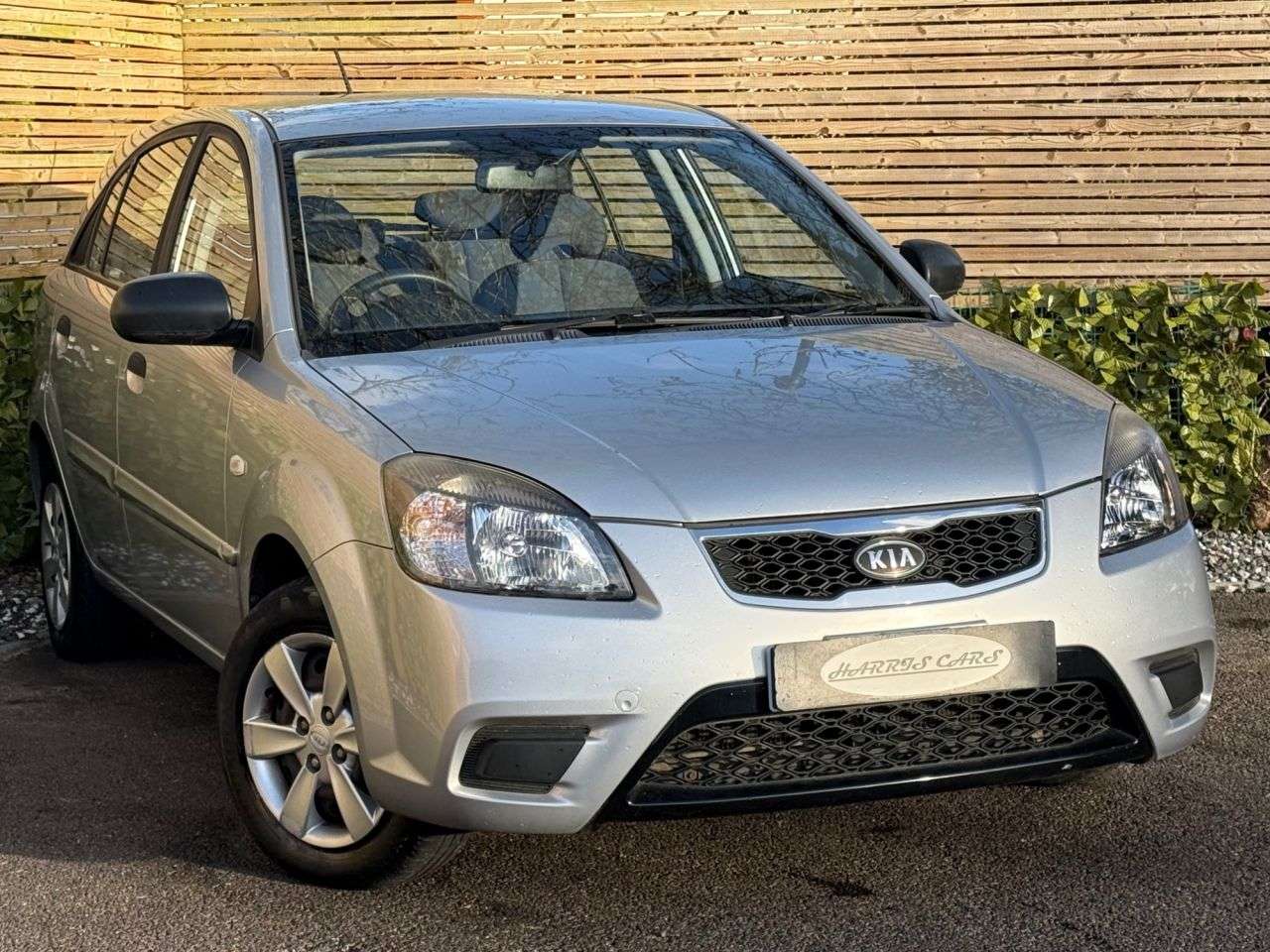 A 2010 KIA RIO 1.4 1 Hatchback 5dr Petrol Manual (150 g/km, 95 bhp) 12 MONTHS AA, FRESH SE A 2010 KIA RIO 1.4 1 Hatchback 5dr Petrol Manual (150 g/km, 95 bhp) 12 MONTHS AA, FRESH SE