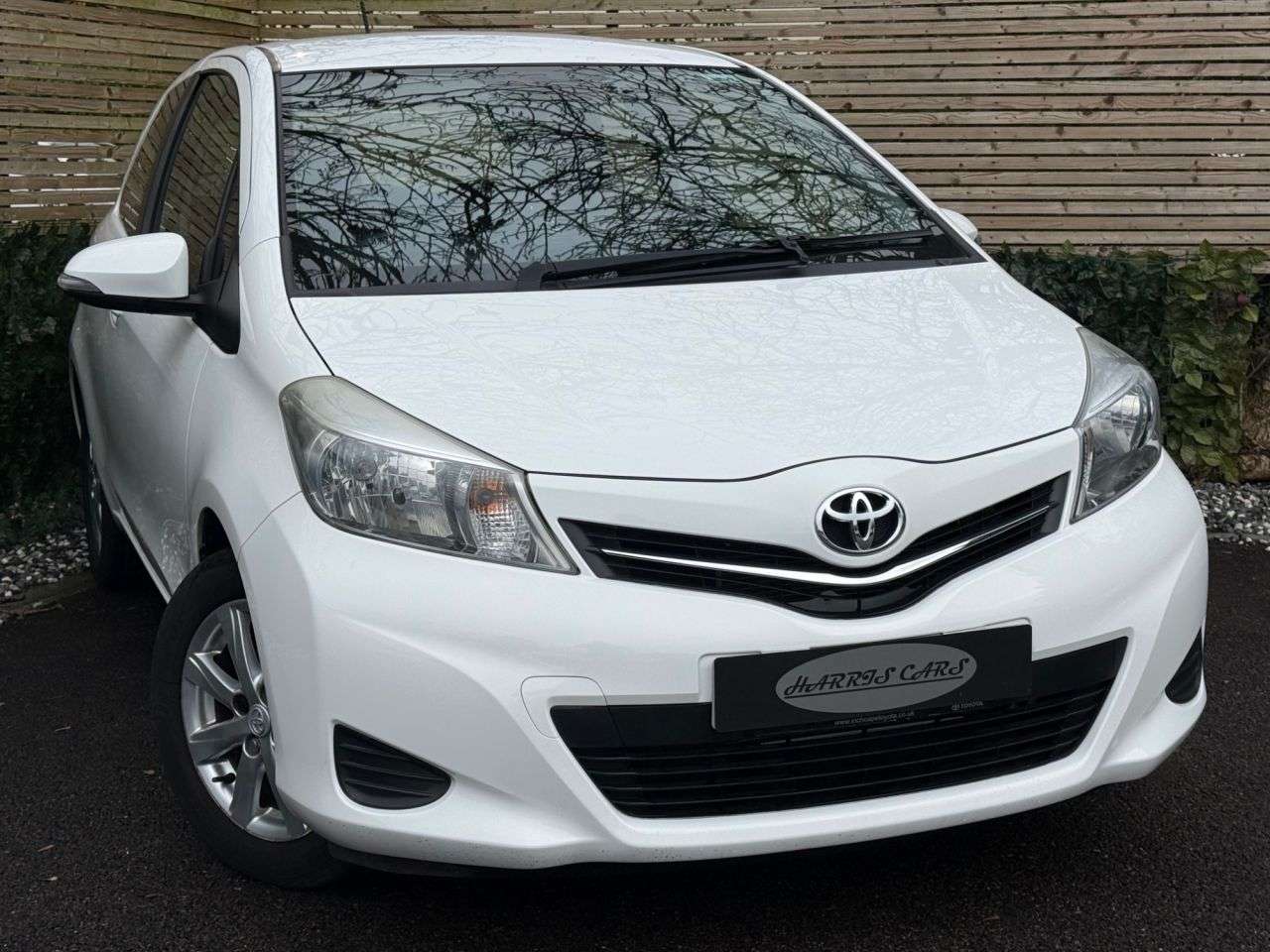 A 2013 TOYOTA YARIS 1.33 Dual VVT-i TR Hatchback 3dr Petrol Manual Euro 5 (101 ps) 12 MONTHS AA A 2013 TOYOTA YARIS 1.33 Dual VVT-i TR Hatchback 3dr Petrol Manual Euro 5 (101 ps) 12 MONTHS AA
