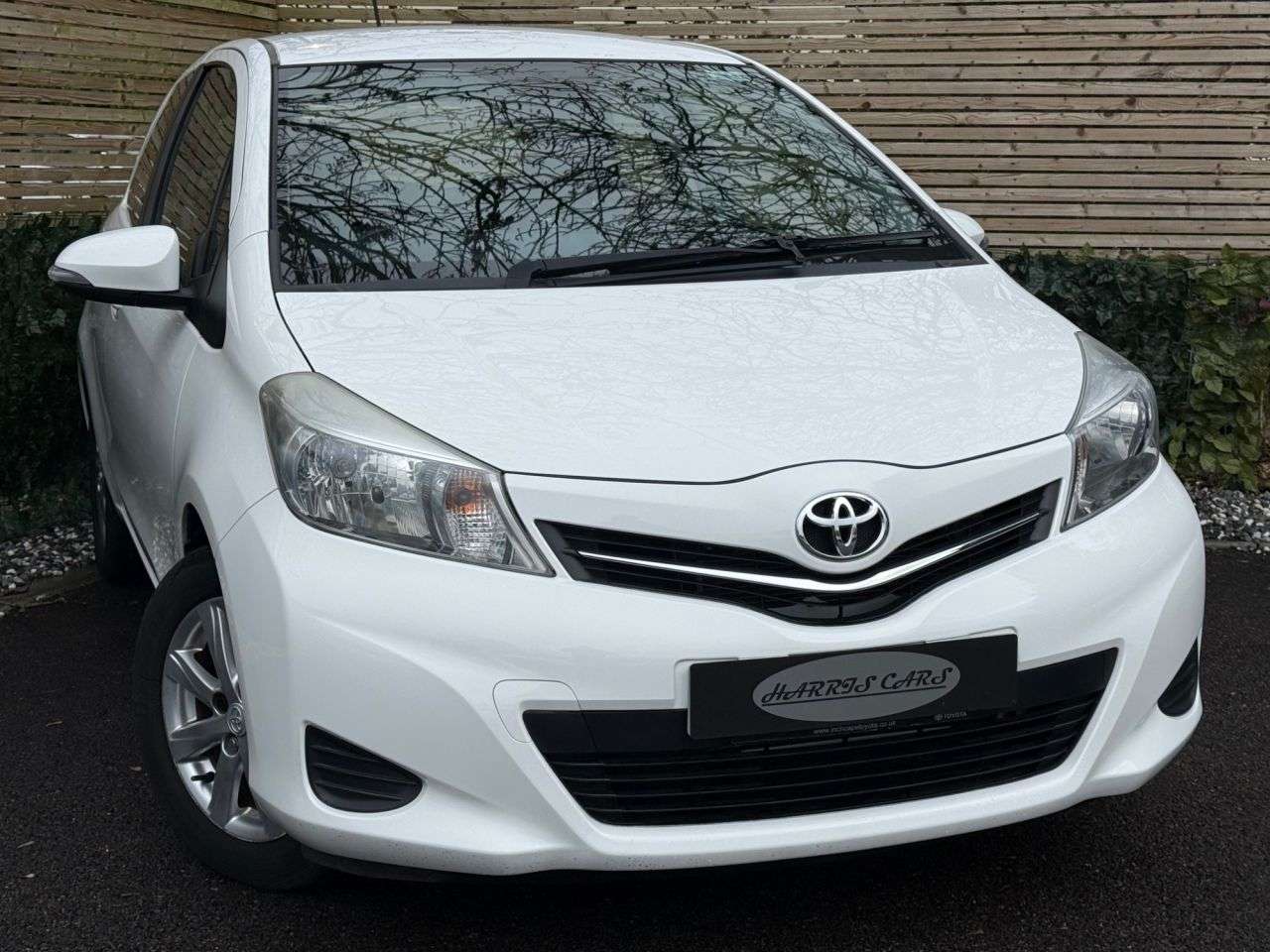 A 2013 TOYOTA YARIS 1.33 Dual VVT-i TR Hatchback 3dr Petrol Manual Euro 5 (101 ps) 12 MONTHS AA A 2013 TOYOTA YARIS 1.33 Dual VVT-i TR Hatchback 3dr Petrol Manual Euro 5 (101 ps) 12 MONTHS AA