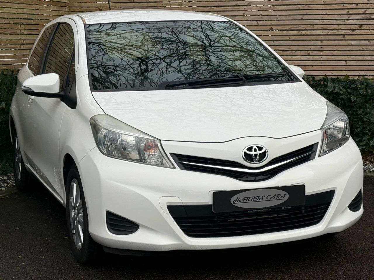 A 2013 TOYOTA YARIS 1.33 Dual VVT-i TR Hatchback 3dr Petrol Manual Euro 5 (101 ps) 12 MONTHS AA A 2013 TOYOTA YARIS 1.33 Dual VVT-i TR Hatchback 3dr Petrol Manual Euro 5 (101 ps) 12 MONTHS AA