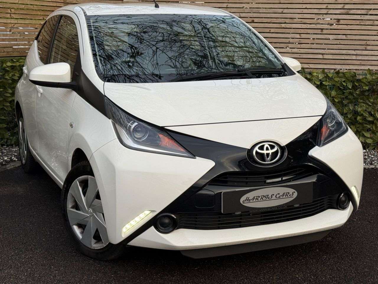 A 2015 TOYOTA AYGO 1.0 VVT-i x-play Hatchback 5dr Petrol Manual Euro 5 Euro 5 (68 ps) 12 MONTH A 2015 TOYOTA AYGO 1.0 VVT-i x-play Hatchback 5dr Petrol Manual Euro 5 Euro 5 (68 ps) 12 MONTH