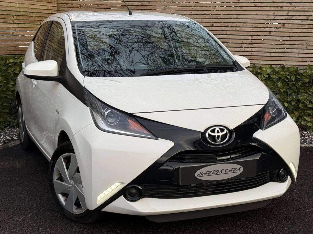 A 2015 TOYOTA AYGO 1.0 VVT-i x-play Hatchback 5dr Petrol Manual Euro 5 Euro 5 (68 ps) 12 MONTH A 2015 TOYOTA AYGO 1.0 VVT-i x-play Hatchback 5dr Petrol Manual Euro 5 Euro 5 (68 ps) 12 MONTH