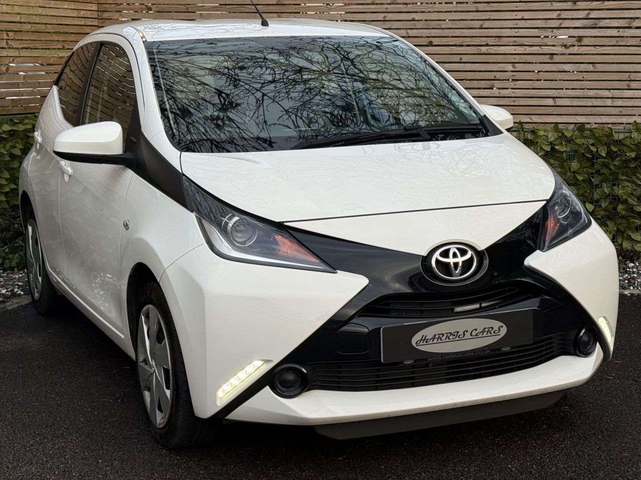 A 2015 TOYOTA AYGO 1.0 VVT-i x-play Hatchback 5dr Petrol Manual Euro 5 Euro 5 (68 ps) 12 MONTH A 2015 TOYOTA AYGO 1.0 VVT-i x-play Hatchback 5dr Petrol Manual Euro 5 Euro 5 (68 ps) 12 MONTH