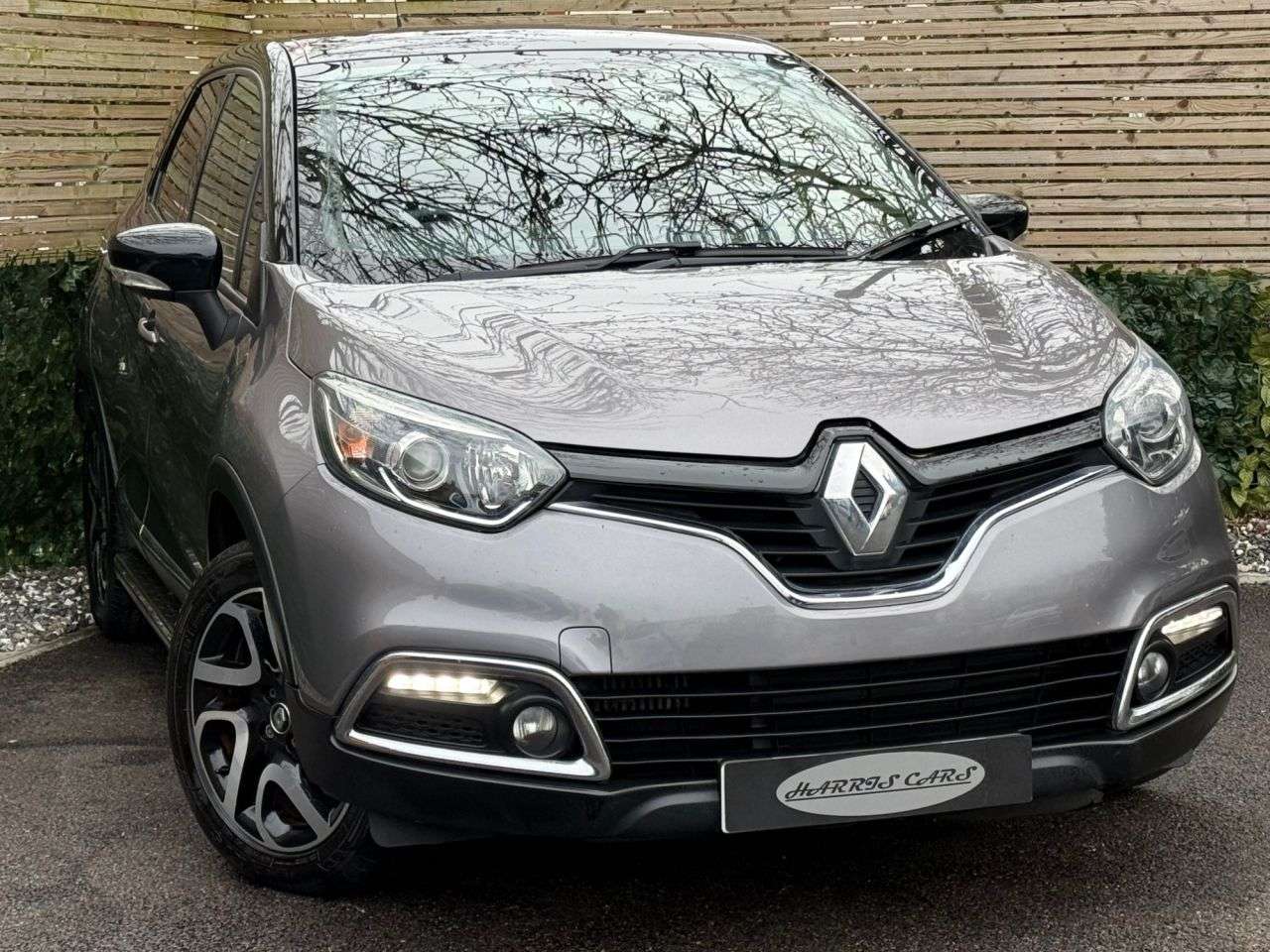 A 2017 RENAULT CAPTUR 0.9 TCe ENERGY Dynamique S Nav SUV 5dr Petrol Manual Euro 6 (s/s) (90 ps) 1 A 2017 RENAULT CAPTUR 0.9 TCe ENERGY Dynamique S Nav SUV 5dr Petrol Manual Euro 6 (s/s) (90 ps) 1