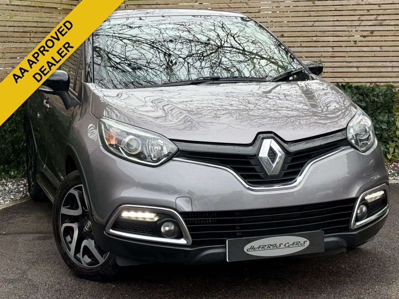 A 2017 RENAULT CAPTUR 0.9 TCe ENERGY Dynamique S Nav SUV 5dr Petrol Manual Euro 6 (s/s) (90 ps) 1 A 2017 RENAULT CAPTUR 0.9 TCe ENERGY Dynamique S Nav SUV 5dr Petrol Manual Euro 6 (s/s) (90 ps) 1