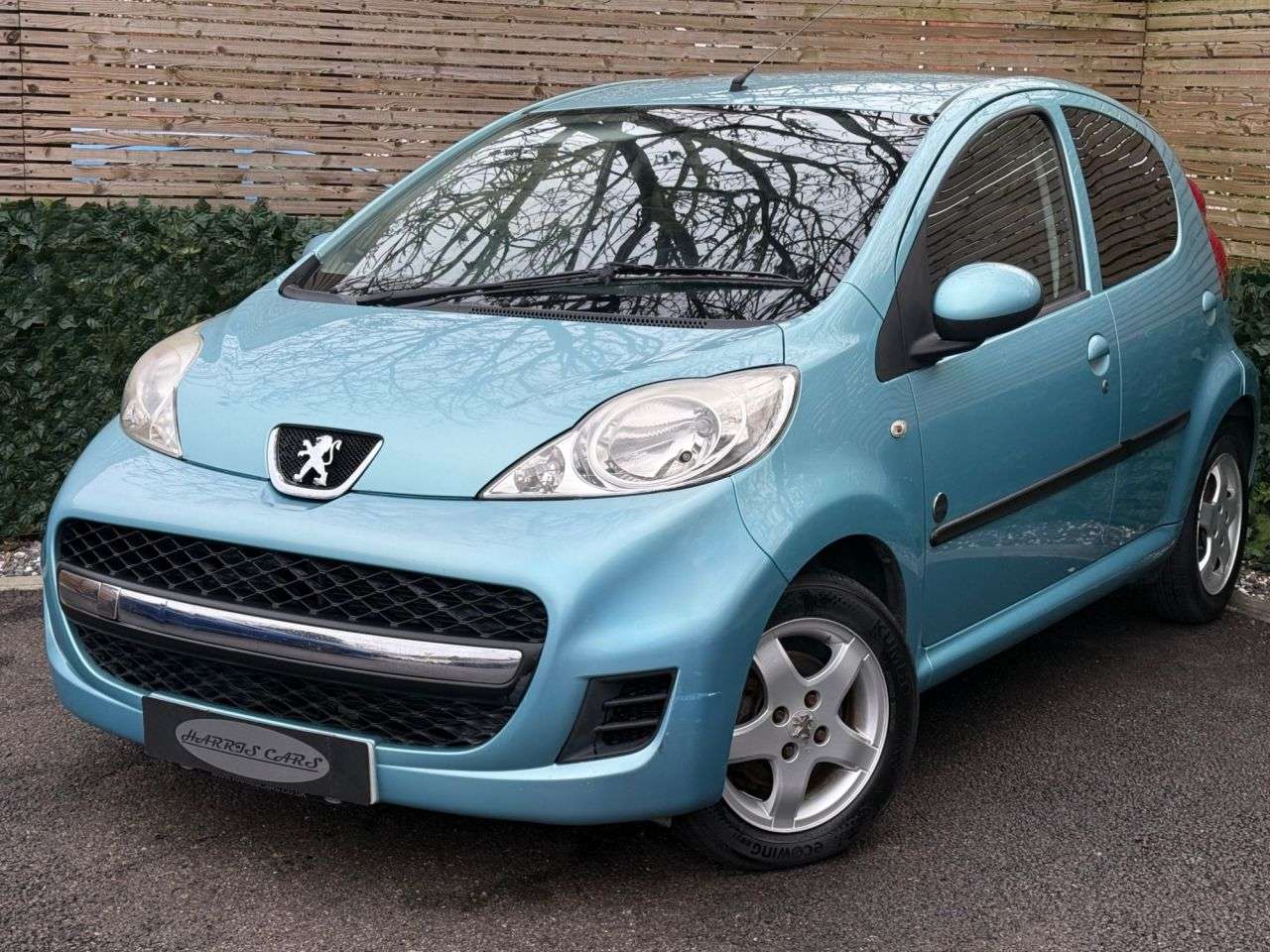 A 2011 PEUGEOT 107 1.0 12V Envy Hatchback 5dr Petrol Manual Euro 5 (68 ps) 12 MONTHS AA, FRESH A 2011 PEUGEOT 107 1.0 12V Envy Hatchback 5dr Petrol Manual Euro 5 (68 ps) 12 MONTHS AA, FRESH