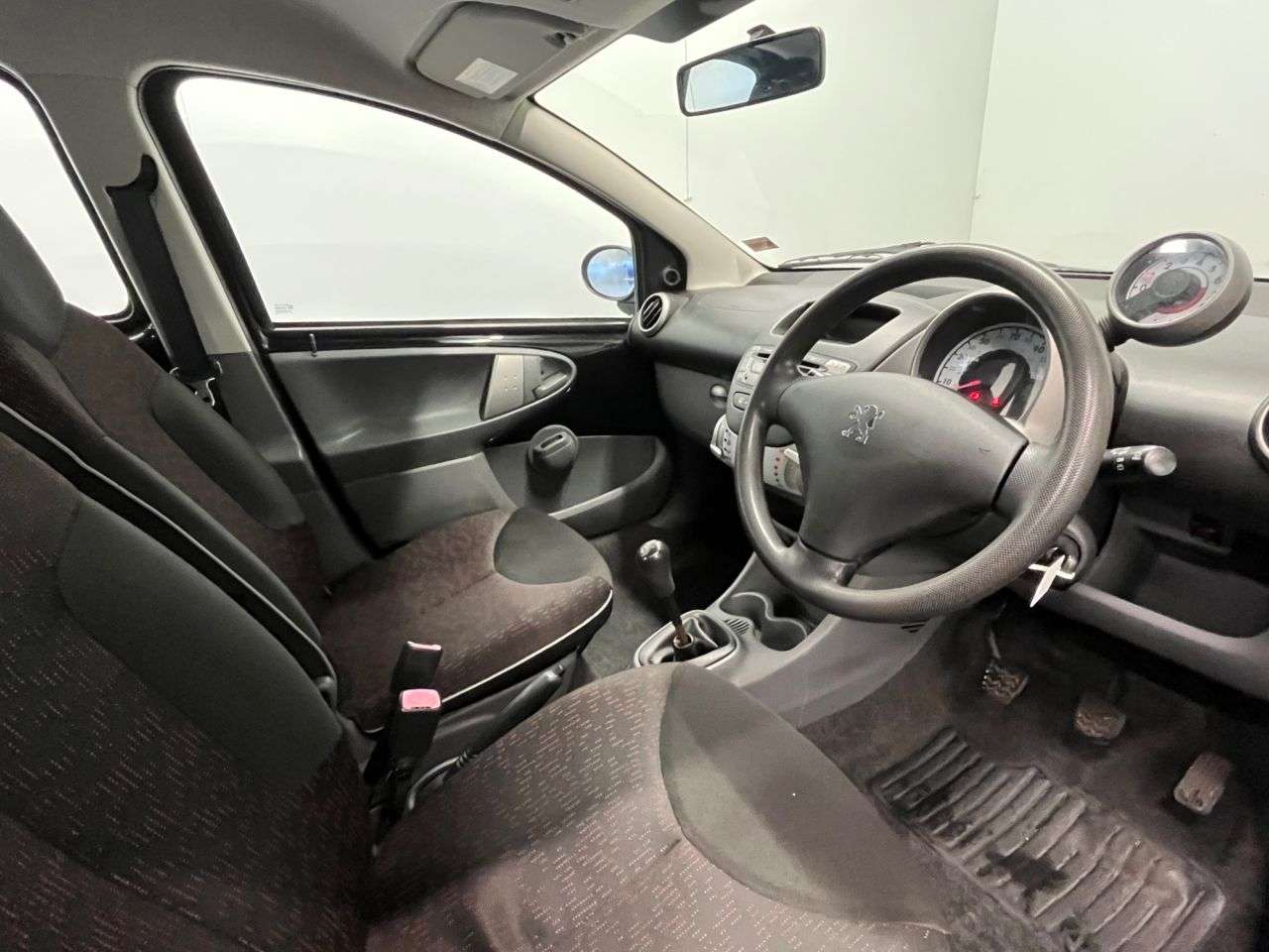 2011 PEUGEOT 107 2011 PEUGEOT 107