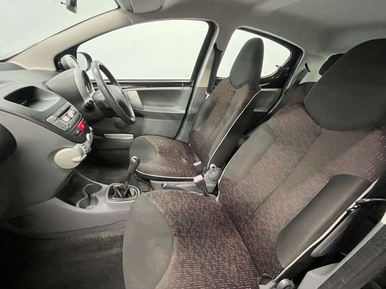 2011 PEUGEOT 107 2011 PEUGEOT 107