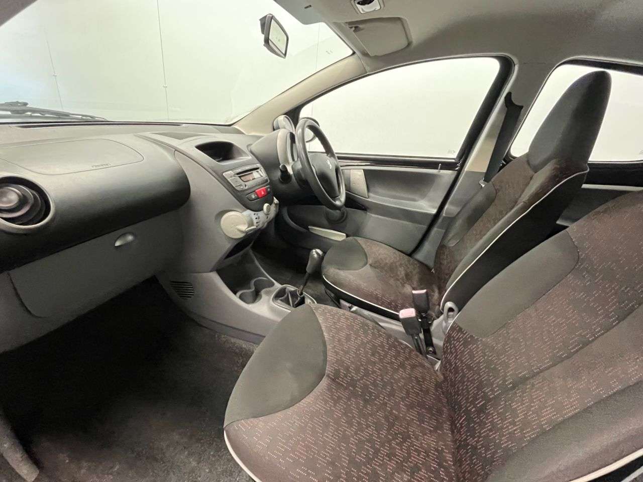 2011 PEUGEOT 107 2011 PEUGEOT 107