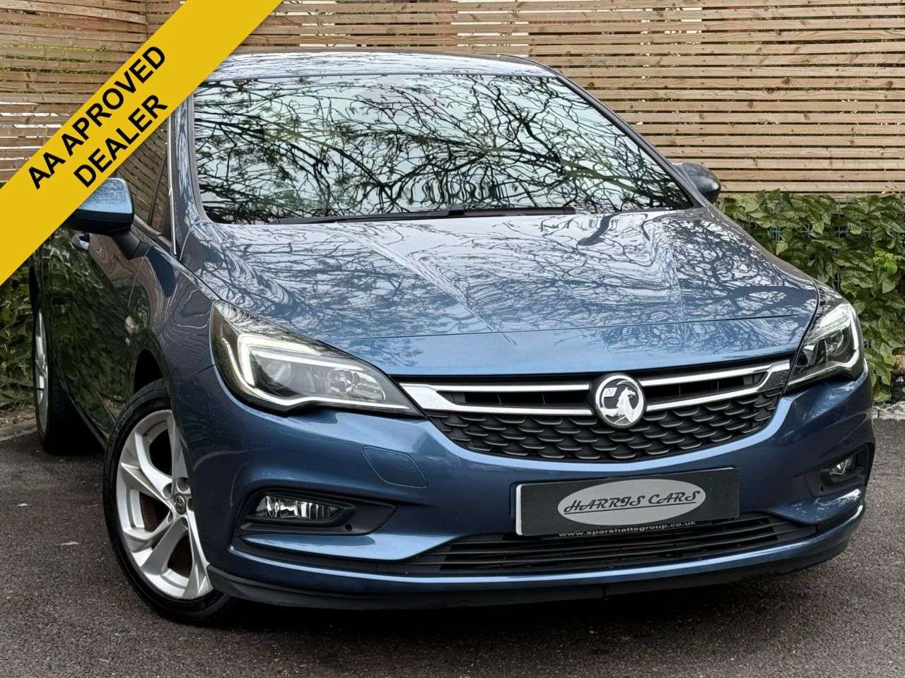 A 2017 VAUXHALL ASTRA 1.0i Turbo ecoFLEX SRi Nav Hatchback 5dr Petrol Manual Euro 6 (s/s) (105 ps A 2017 VAUXHALL ASTRA 1.0i Turbo ecoFLEX SRi Nav Hatchback 5dr Petrol Manual Euro 6 (s/s) (105 ps