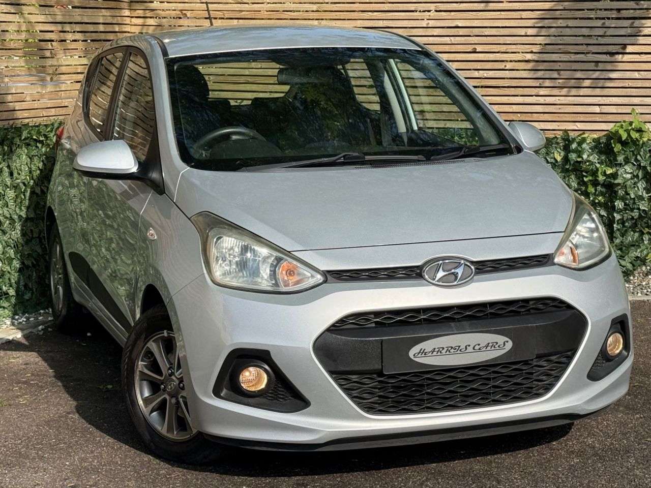 A 2014 HYUNDAI I10 1.2 SE Hatchback 5dr Petrol Auto Euro 5 (87 ps) 12 MONTHS AA, FRESH SERVICE A 2014 HYUNDAI I10 1.2 SE Hatchback 5dr Petrol Auto Euro 5 (87 ps) 12 MONTHS AA, FRESH SERVICE