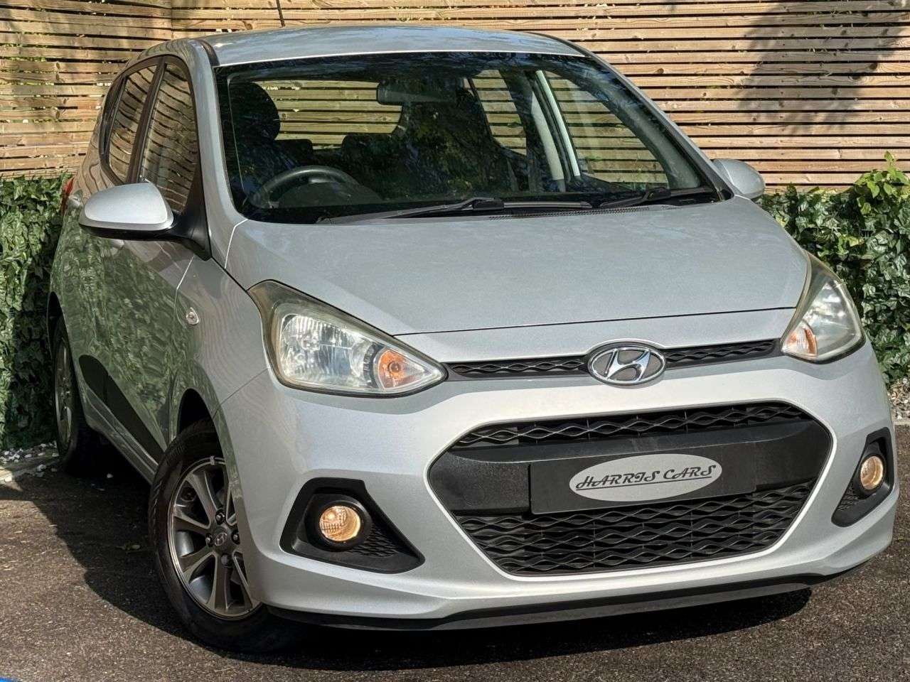 A 2014 HYUNDAI I10 1.2 SE Hatchback 5dr Petrol Auto Euro 5 (87 ps) 12 MONTHS AA, FRESH SERVICE A 2014 HYUNDAI I10 1.2 SE Hatchback 5dr Petrol Auto Euro 5 (87 ps) 12 MONTHS AA, FRESH SERVICE