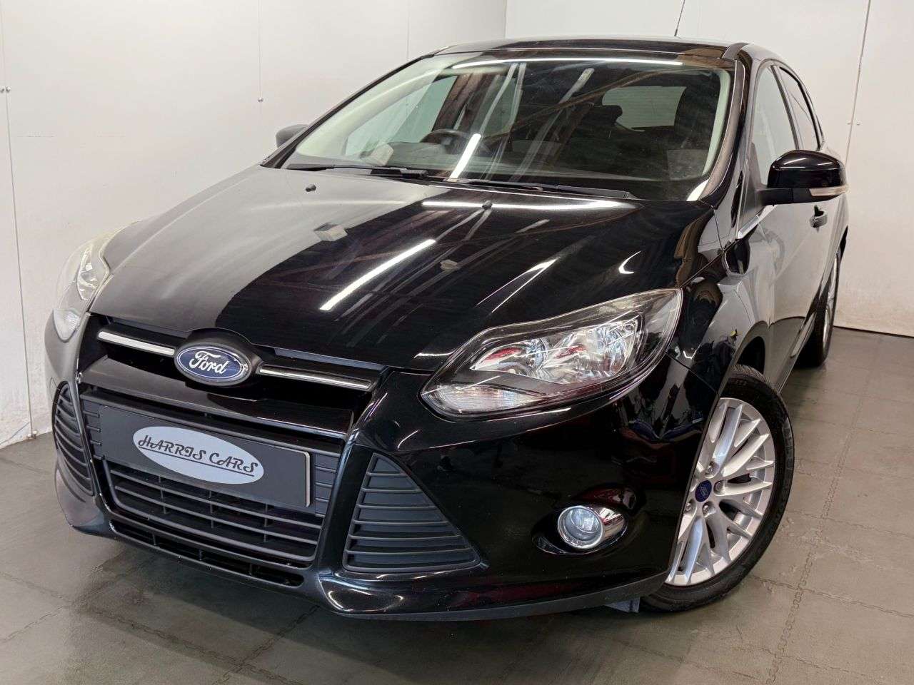 A 2013 FORD FOCUS 1.0T EcoBoost Zetec Hatchback 5dr Petrol Manual Euro 5 (s/s) (125 ps) A 2013 FORD FOCUS 1.0T EcoBoost Zetec Hatchback 5dr Petrol Manual Euro 5 (s/s) (125 ps)