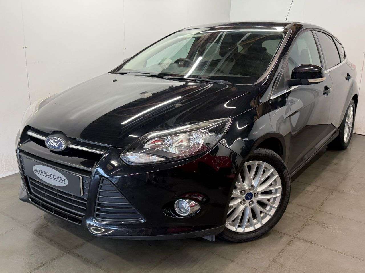 A 2013 FORD FOCUS 1.0T EcoBoost Zetec Hatchback 5dr Petrol Manual Euro 5 (s/s) (125 ps) A 2013 FORD FOCUS 1.0T EcoBoost Zetec Hatchback 5dr Petrol Manual Euro 5 (s/s) (125 ps)