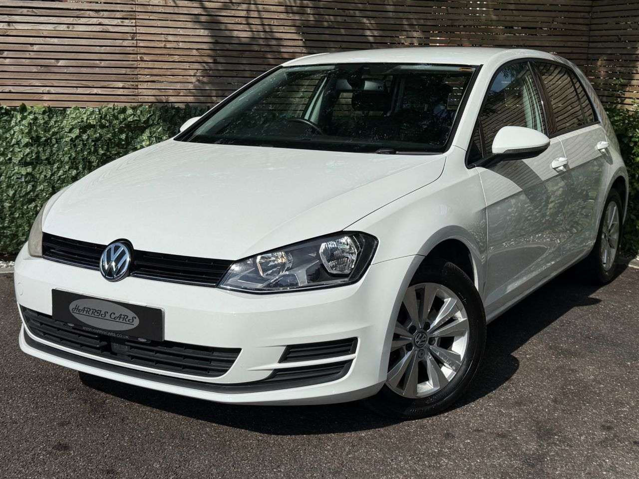 A 2014 VOLKSWAGEN GOLF 1.4 TSI BlueMotion Tech SE Hatchback 5dr Petrol Manual Euro 5 (s/s) (122 ps A 2014 VOLKSWAGEN GOLF 1.4 TSI BlueMotion Tech SE Hatchback 5dr Petrol Manual Euro 5 (s/s) (122 ps