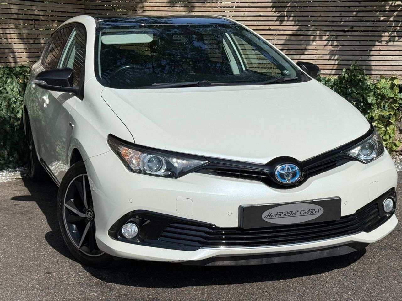 A 2018 TOYOTA AURIS 1.8 VVT-h Design Hatchback 5dr Petrol Hybrid CVT Euro 6 (s/s) (136 ps) 12 M A 2018 TOYOTA AURIS 1.8 VVT-h Design Hatchback 5dr Petrol Hybrid CVT Euro 6 (s/s) (136 ps) 12 M
