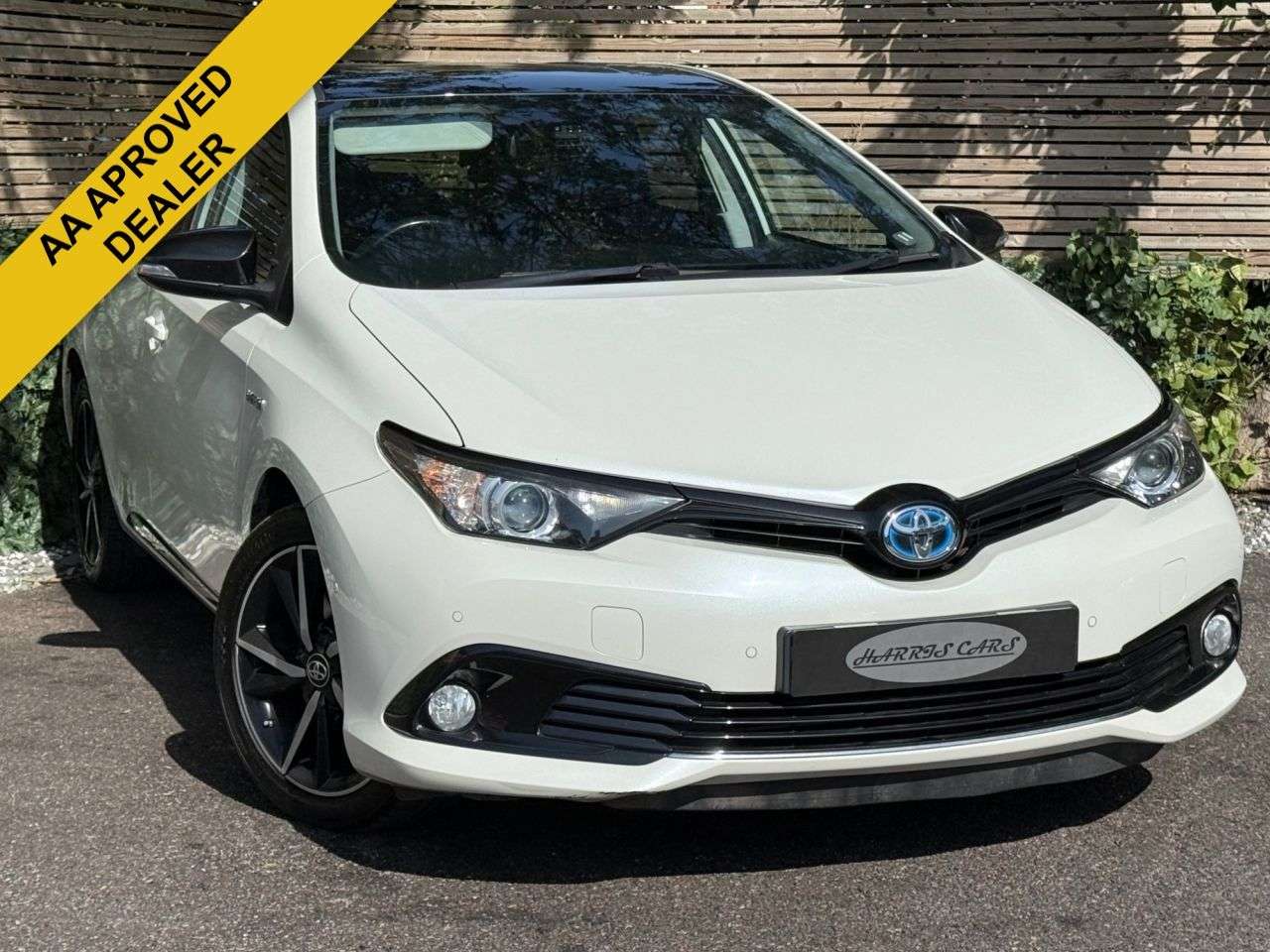 A 2018 TOYOTA AURIS 1.8 VVT-h Design Hatchback 5dr Petrol Hybrid CVT Euro 6 (s/s) (136 ps) 12 M A 2018 TOYOTA AURIS 1.8 VVT-h Design Hatchback 5dr Petrol Hybrid CVT Euro 6 (s/s) (136 ps) 12 M
