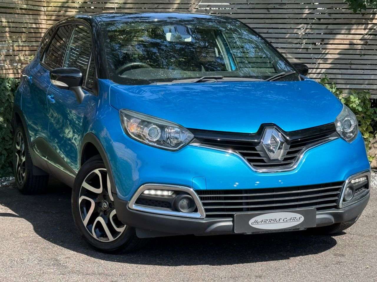 A 2017 RENAULT CAPTUR 1.5 dCi ENERGY Dynamique S Nav SUV 5dr Diesel Manual Euro 6 (s/s) (110 ps) A 2017 RENAULT CAPTUR 1.5 dCi ENERGY Dynamique S Nav SUV 5dr Diesel Manual Euro 6 (s/s) (110 ps)