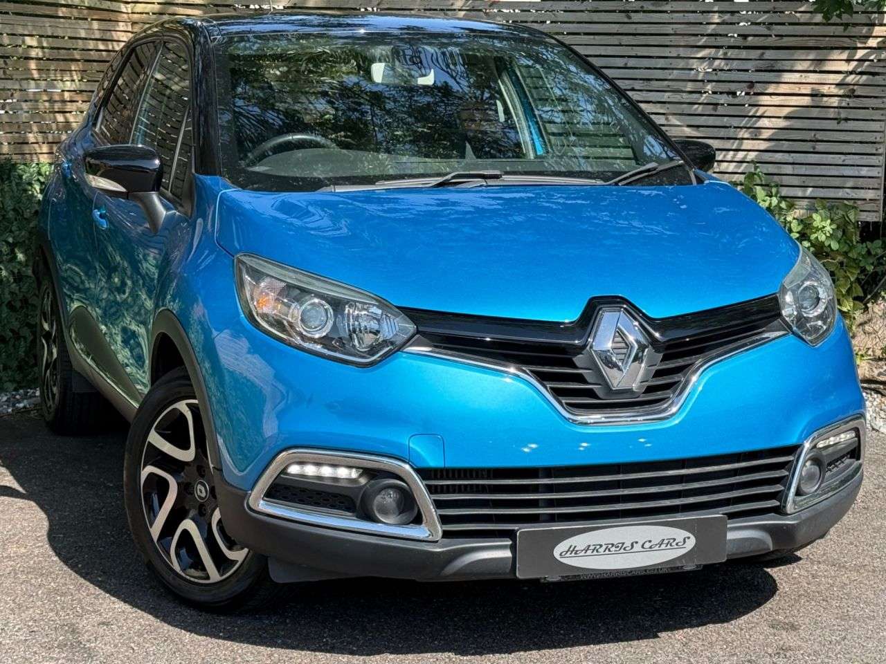 A 2017 RENAULT CAPTUR 1.5 dCi ENERGY Dynamique S Nav SUV 5dr Diesel Manual Euro 6 (s/s) (110 ps) A 2017 RENAULT CAPTUR 1.5 dCi ENERGY Dynamique S Nav SUV 5dr Diesel Manual Euro 6 (s/s) (110 ps)