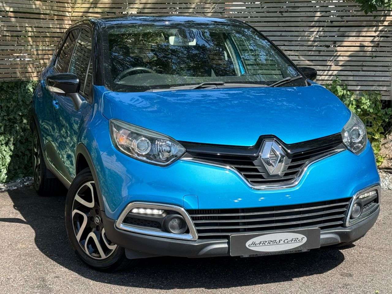 A 2017 RENAULT CAPTUR 1.5 dCi ENERGY Dynamique S Nav SUV 5dr Diesel Manual Euro 6 (s/s) (110 ps) A 2017 RENAULT CAPTUR 1.5 dCi ENERGY Dynamique S Nav SUV 5dr Diesel Manual Euro 6 (s/s) (110 ps)