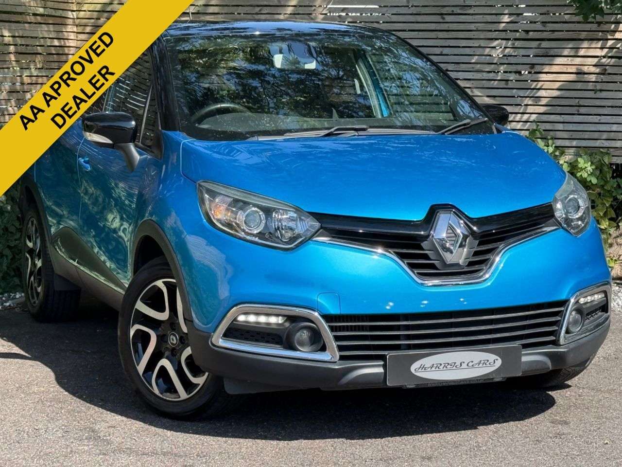 A 2017 RENAULT CAPTUR 1.5 dCi ENERGY Dynamique S Nav SUV 5dr Diesel Manual Euro 6 (s/s) (110 ps) A 2017 RENAULT CAPTUR 1.5 dCi ENERGY Dynamique S Nav SUV 5dr Diesel Manual Euro 6 (s/s) (110 ps)