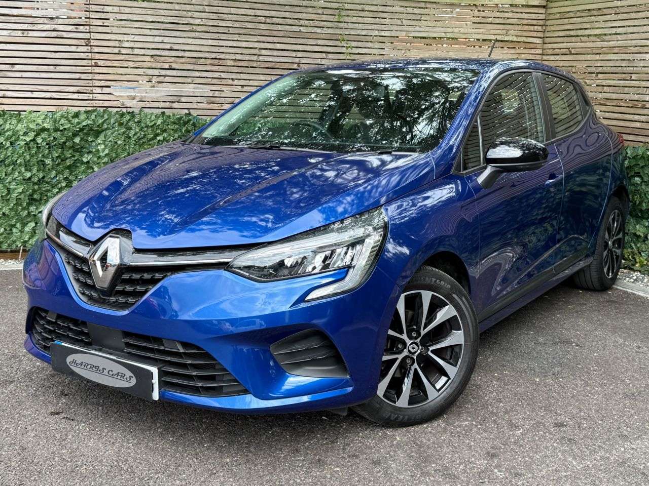 A 2022 RENAULT CLIO 1.0 TCe Evolution Hatchback 5dr Petrol Manual Euro 6 (s/s) (90 ps) 12 MONTH A 2022 RENAULT CLIO 1.0 TCe Evolution Hatchback 5dr Petrol Manual Euro 6 (s/s) (90 ps) 12 MONTH