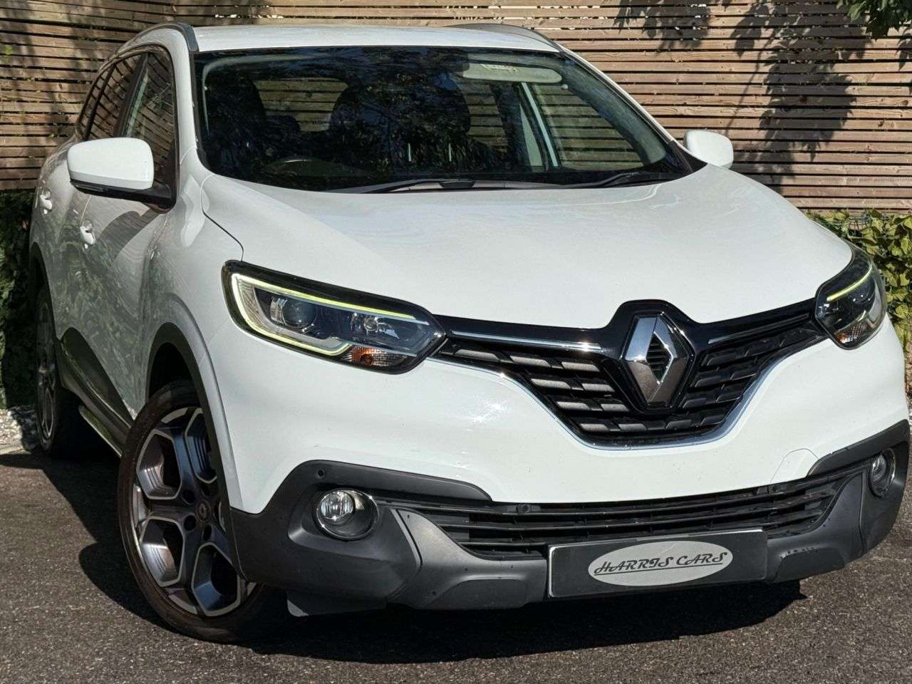 A 2016 RENAULT KADJAR 1.2 TCe Dynamique S Nav SUV 5dr Petrol Manual Euro 6 (s/s) (130 ps) 12 MONT A 2016 RENAULT KADJAR 1.2 TCe Dynamique S Nav SUV 5dr Petrol Manual Euro 6 (s/s) (130 ps) 12 MONT