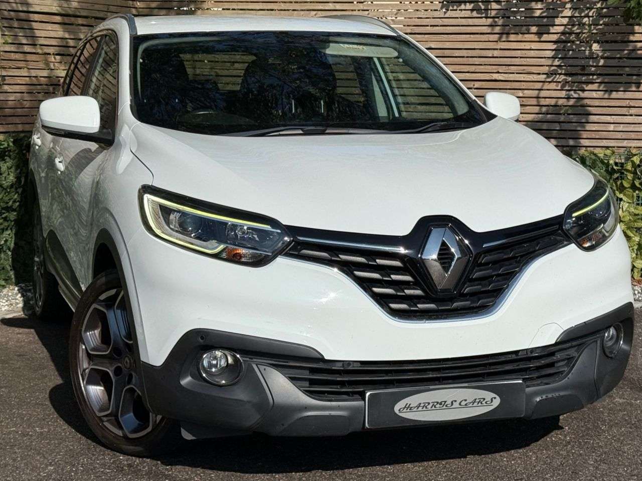 A 2016 RENAULT KADJAR 1.2 TCe Dynamique S Nav SUV 5dr Petrol Manual Euro 6 (s/s) (130 ps) 12 MONT A 2016 RENAULT KADJAR 1.2 TCe Dynamique S Nav SUV 5dr Petrol Manual Euro 6 (s/s) (130 ps) 12 MONT
