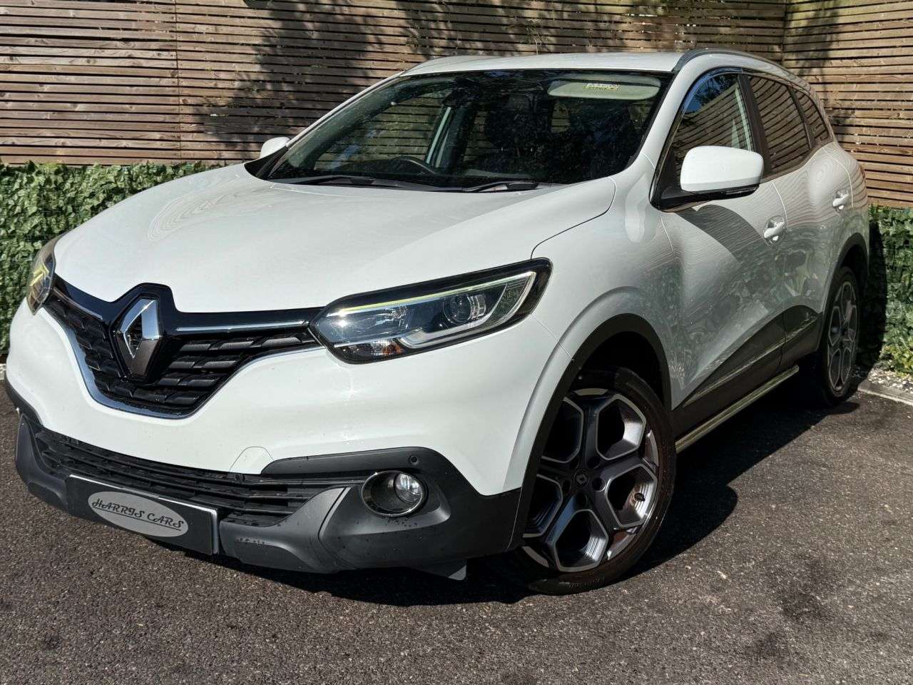 A 2016 RENAULT KADJAR 1.2 TCe Dynamique S Nav SUV 5dr Petrol Manual Euro 6 (s/s) (130 ps) 12 MONT A 2016 RENAULT KADJAR 1.2 TCe Dynamique S Nav SUV 5dr Petrol Manual Euro 6 (s/s) (130 ps) 12 MONT