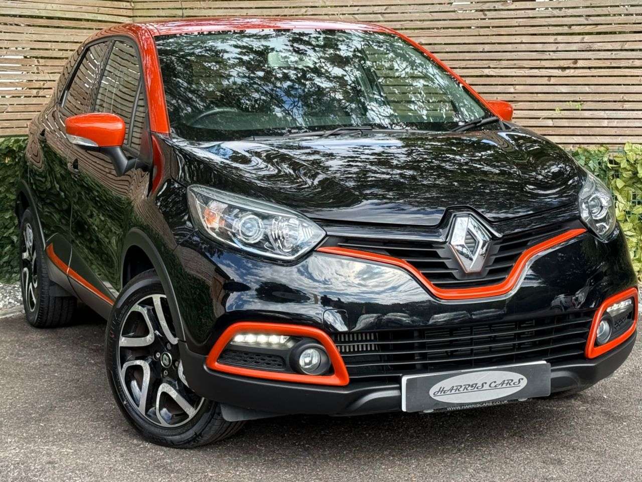 A 2017 RENAULT CAPTUR 0.9 TCe ENERGY Dynamique S Nav SUV 5dr Petrol Manual Euro 6 (s/s) (90 ps) 1 A 2017 RENAULT CAPTUR 0.9 TCe ENERGY Dynamique S Nav SUV 5dr Petrol Manual Euro 6 (s/s) (90 ps) 1