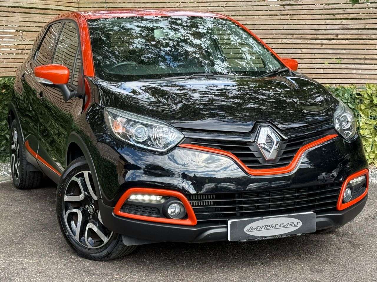 A 2017 RENAULT CAPTUR 0.9 TCe ENERGY Dynamique S Nav SUV 5dr Petrol Manual Euro 6 (s/s) (90 ps) 1 A 2017 RENAULT CAPTUR 0.9 TCe ENERGY Dynamique S Nav SUV 5dr Petrol Manual Euro 6 (s/s) (90 ps) 1