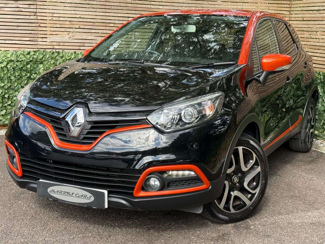 A 2017 RENAULT CAPTUR 0.9 TCe ENERGY Dynamique S Nav SUV 5dr Petrol Manual Euro 6 (s/s) (90 ps) 1 A 2017 RENAULT CAPTUR 0.9 TCe ENERGY Dynamique S Nav SUV 5dr Petrol Manual Euro 6 (s/s) (90 ps) 1