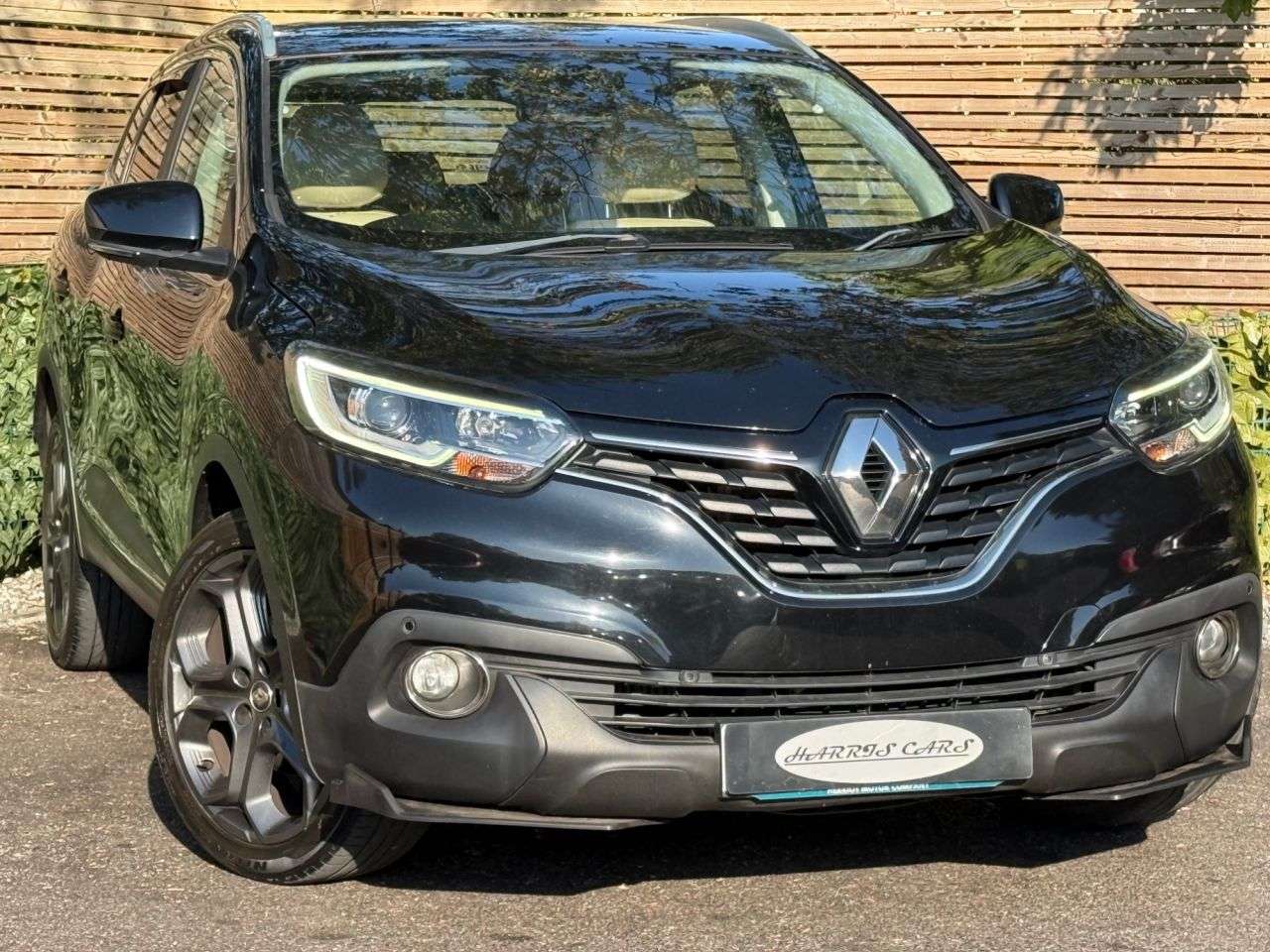 A 2017 RENAULT KADJAR 1.2 TCe Dynamique S Nav SUV 5dr Petrol Manual Euro 6 (s/s) (130 ps) 12 MONT A 2017 RENAULT KADJAR 1.2 TCe Dynamique S Nav SUV 5dr Petrol Manual Euro 6 (s/s) (130 ps) 12 MONT
