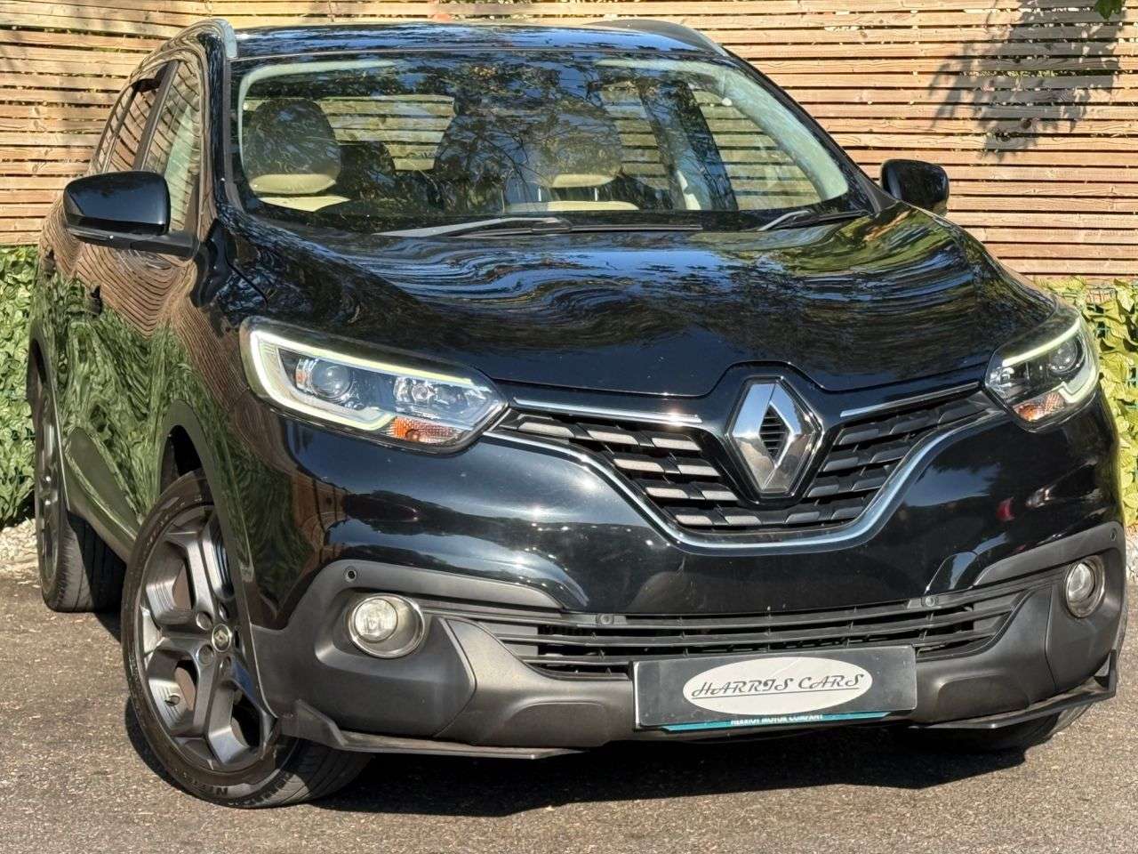 A 2017 RENAULT KADJAR 1.2 TCe Dynamique S Nav SUV 5dr Petrol Manual Euro 6 (s/s) (130 ps) 12 MONT A 2017 RENAULT KADJAR 1.2 TCe Dynamique S Nav SUV 5dr Petrol Manual Euro 6 (s/s) (130 ps) 12 MONT