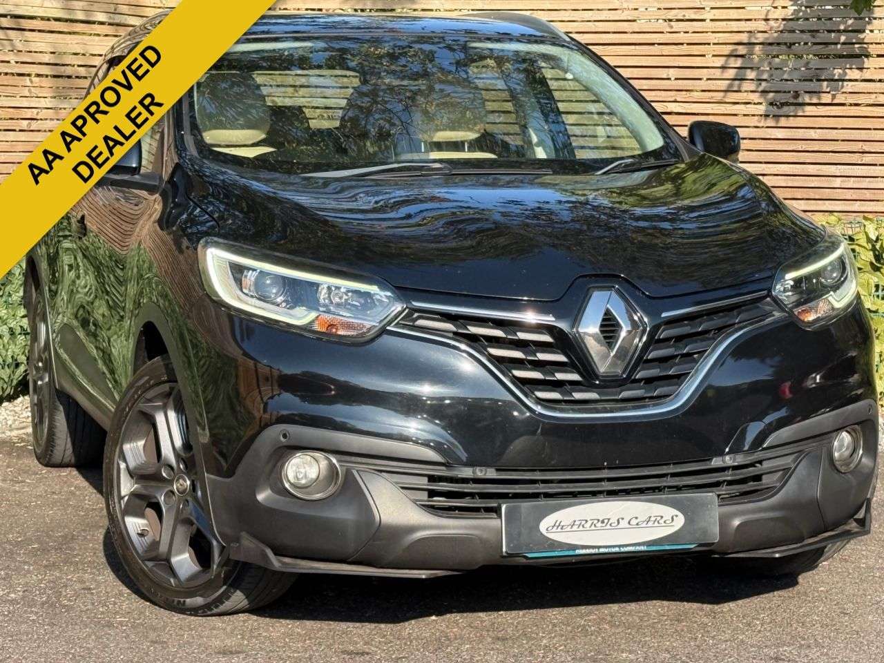 A 2017 RENAULT KADJAR 1.2 TCe Dynamique S Nav SUV 5dr Petrol Manual Euro 6 (s/s) (130 ps) 12 MONT A 2017 RENAULT KADJAR 1.2 TCe Dynamique S Nav SUV 5dr Petrol Manual Euro 6 (s/s) (130 ps) 12 MONT