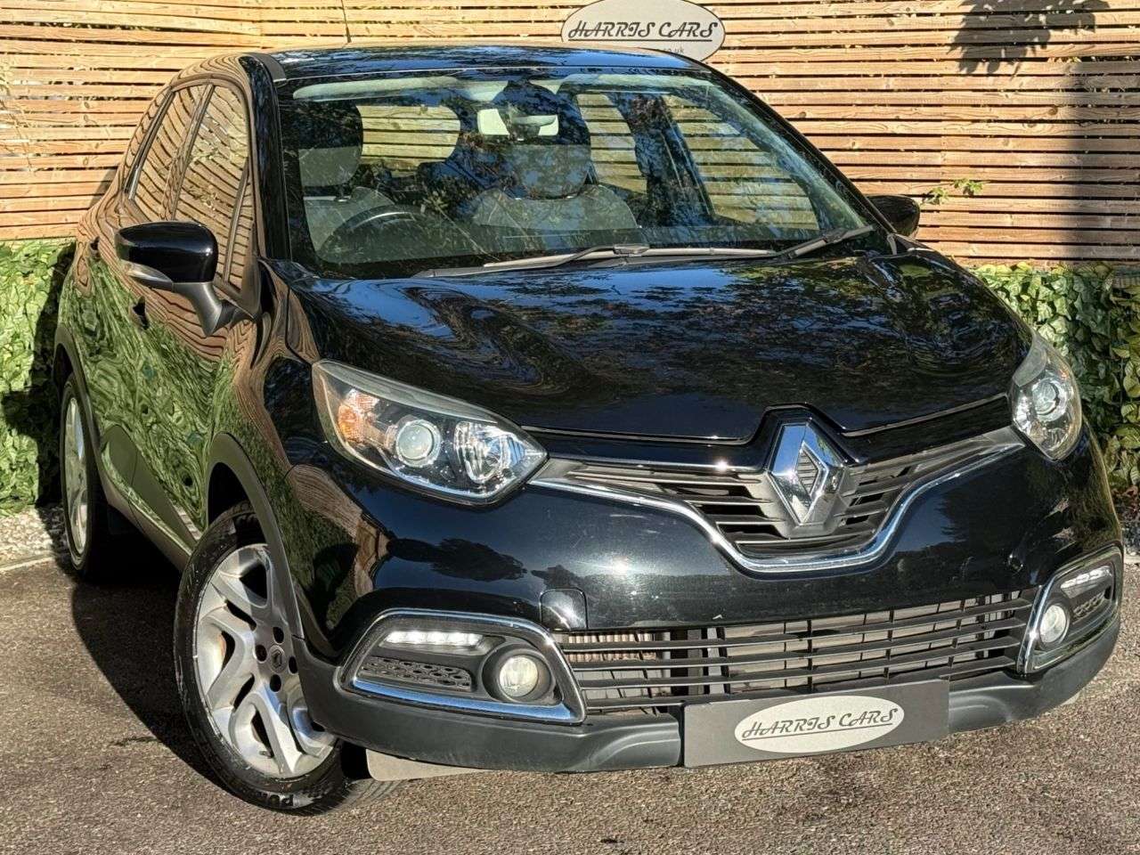 A 2015 RENAULT CAPTUR 1.5 dCi ENERGY Dynamique Nav SUV 5dr Diesel Manual Euro 6 (s/s) (90 ps) 12 A 2015 RENAULT CAPTUR 1.5 dCi ENERGY Dynamique Nav SUV 5dr Diesel Manual Euro 6 (s/s) (90 ps) 12