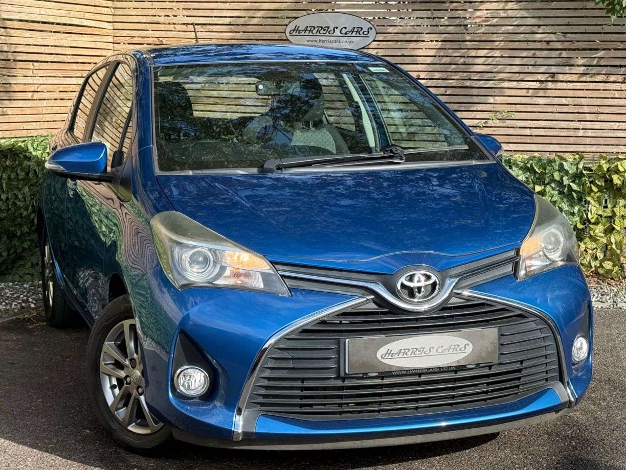 A 2015 TOYOTA YARIS 1.33 Dual VVT-i Icon Hatchback 5dr Petrol Multidrive S Euro 5 Euro 5 (99 ps A 2015 TOYOTA YARIS 1.33 Dual VVT-i Icon Hatchback 5dr Petrol Multidrive S Euro 5 Euro 5 (99 ps