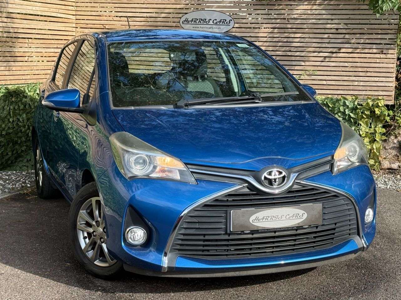 A 2015 TOYOTA YARIS 1.33 Dual VVT-i Icon Hatchback 5dr Petrol Multidrive S Euro 5 Euro 5 (99 ps A 2015 TOYOTA YARIS 1.33 Dual VVT-i Icon Hatchback 5dr Petrol Multidrive S Euro 5 Euro 5 (99 ps