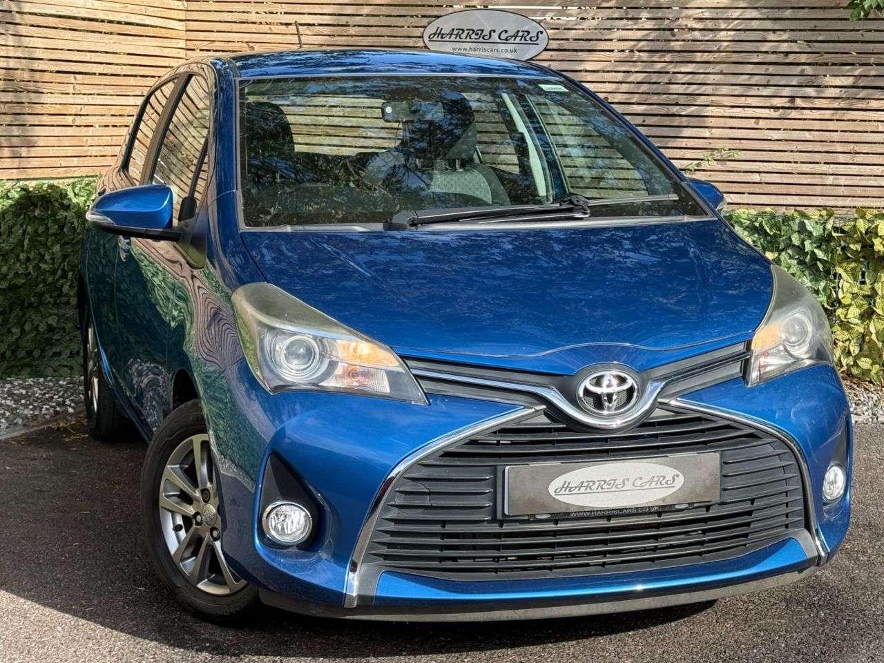 A 2015 TOYOTA YARIS 1.33 Dual VVT-i Icon Hatchback 5dr Petrol Multidrive S Euro 5 Euro 5 (99 ps A 2015 TOYOTA YARIS 1.33 Dual VVT-i Icon Hatchback 5dr Petrol Multidrive S Euro 5 Euro 5 (99 ps