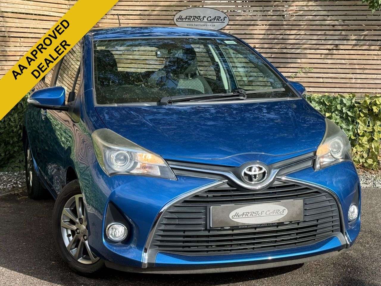 A 2015 TOYOTA YARIS 1.33 Dual VVT-i Icon Hatchback 5dr Petrol Multidrive S Euro 5 Euro 5 (99 ps A 2015 TOYOTA YARIS 1.33 Dual VVT-i Icon Hatchback 5dr Petrol Multidrive S Euro 5 Euro 5 (99 ps